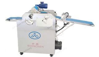 Single-lane croissant forming and rolling machine